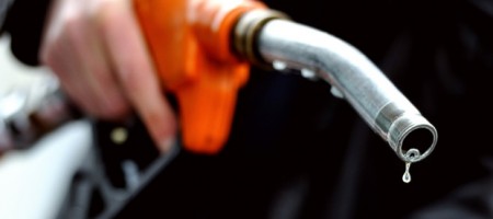 Baisse des prix du carburant record depuis 2010
