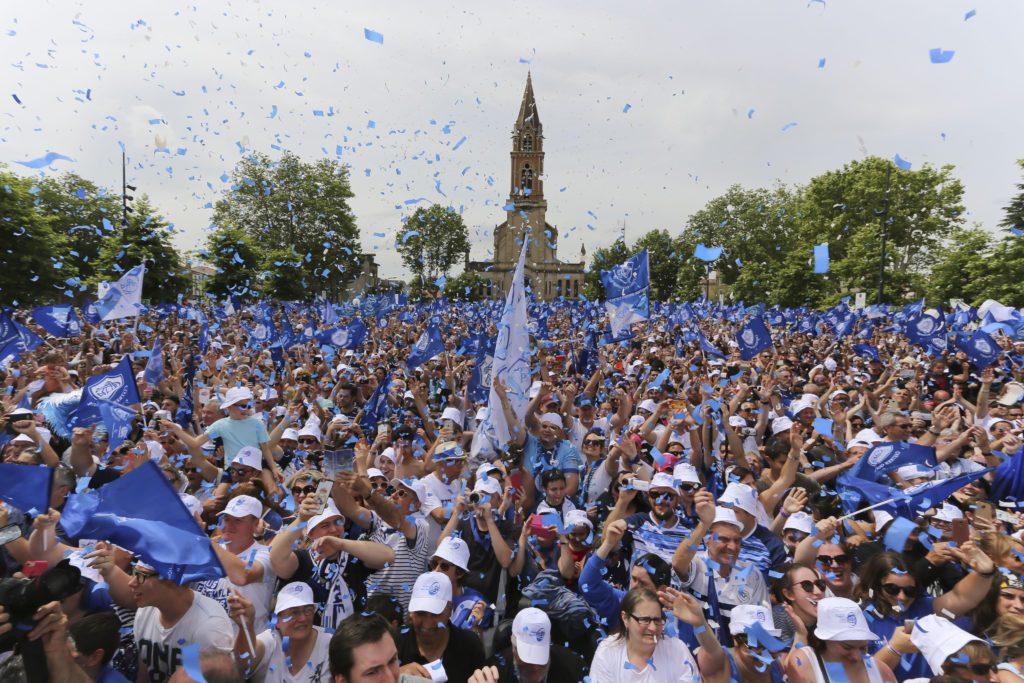 Plus de dix mille personnes sur la place Pierre-Fabre pour célébrer la victoire du Castres Olympique